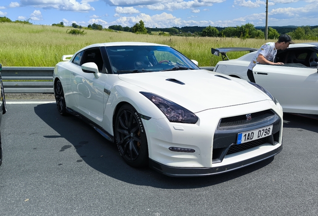 Nissan GT-R 2015