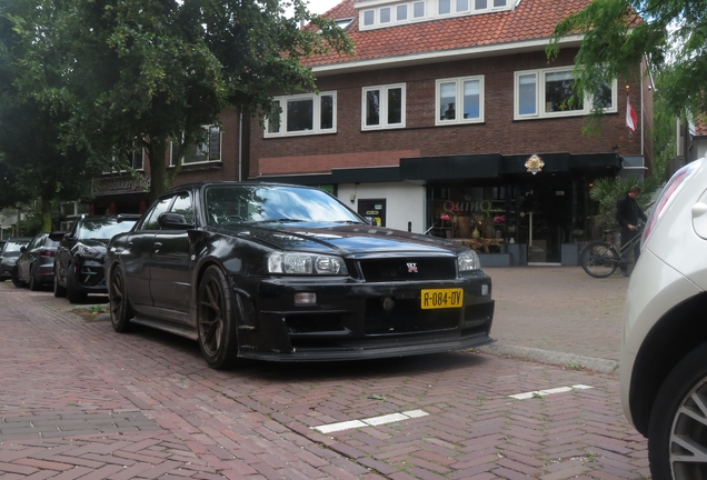 Nissan Skyline R34 Sedan