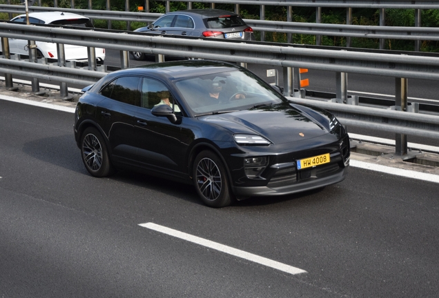 Porsche Macan EV Turbo