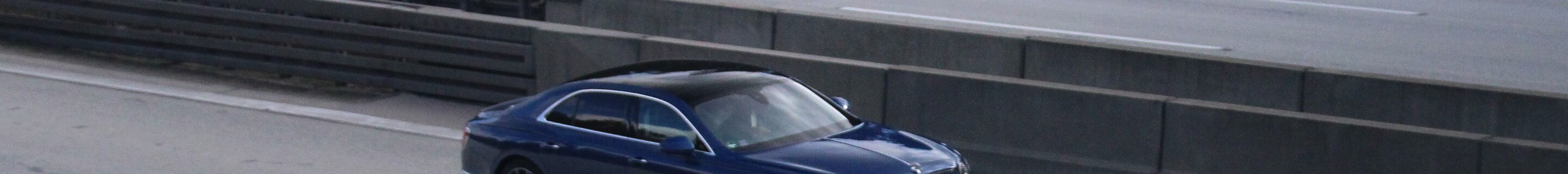 Bentley Flying Spur V8 Azure