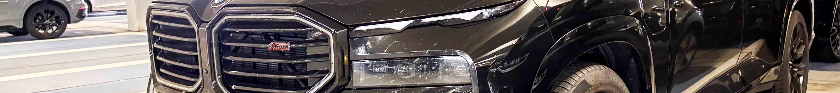 BMW XM G09 Label Red