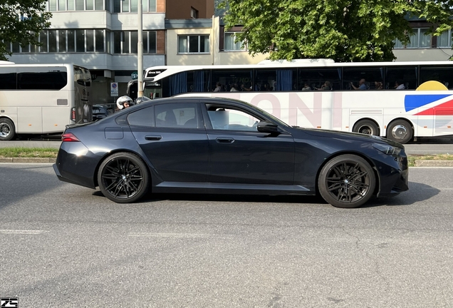 BMW M5 G90
