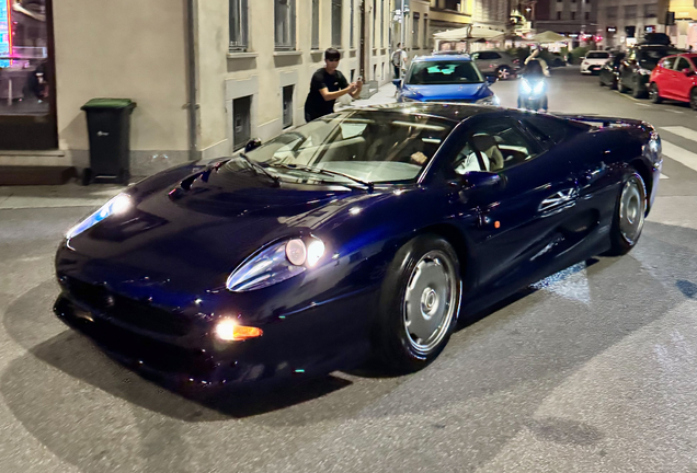 Jaguar XJ220