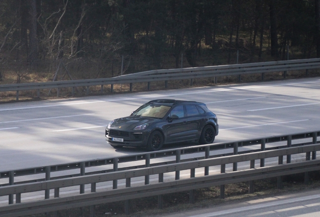 Porsche 95B Macan GTS MkIII
