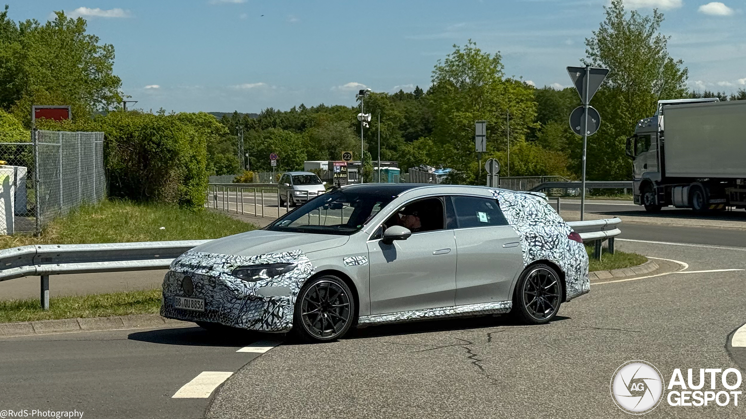 Mercedes-amg cla ev shooting brake x174