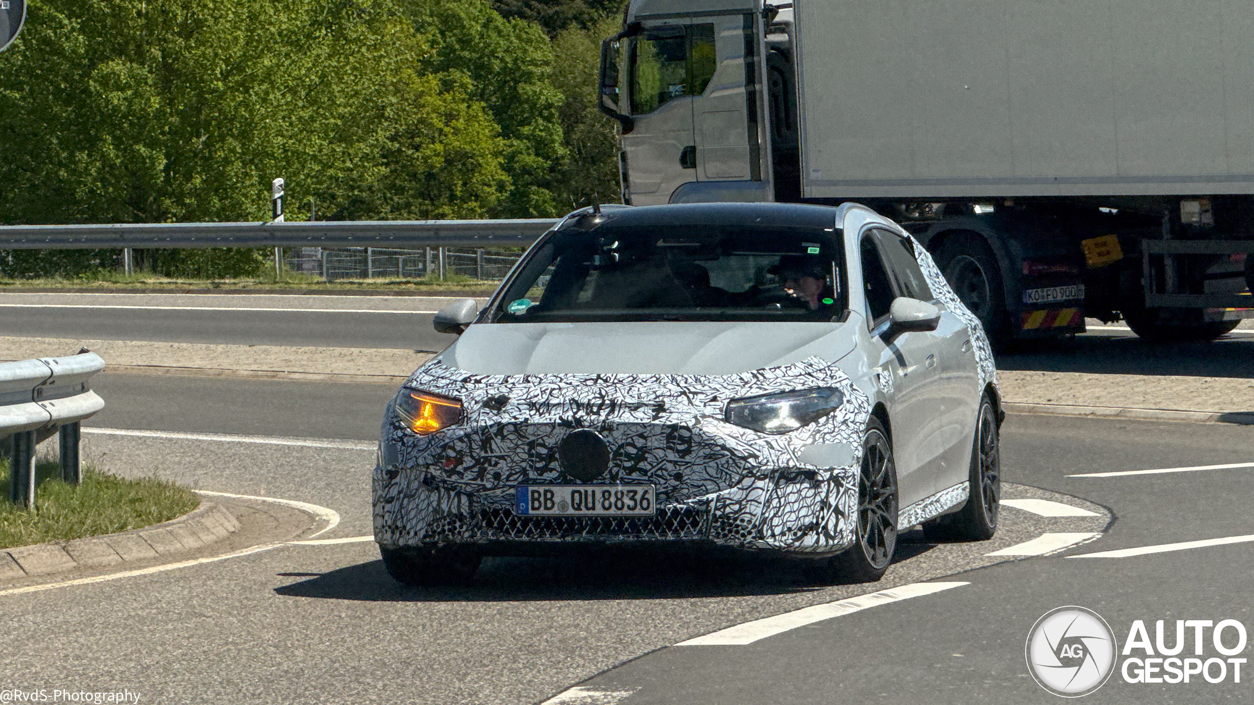 Mercedes-amg cla ev shooting brake x174