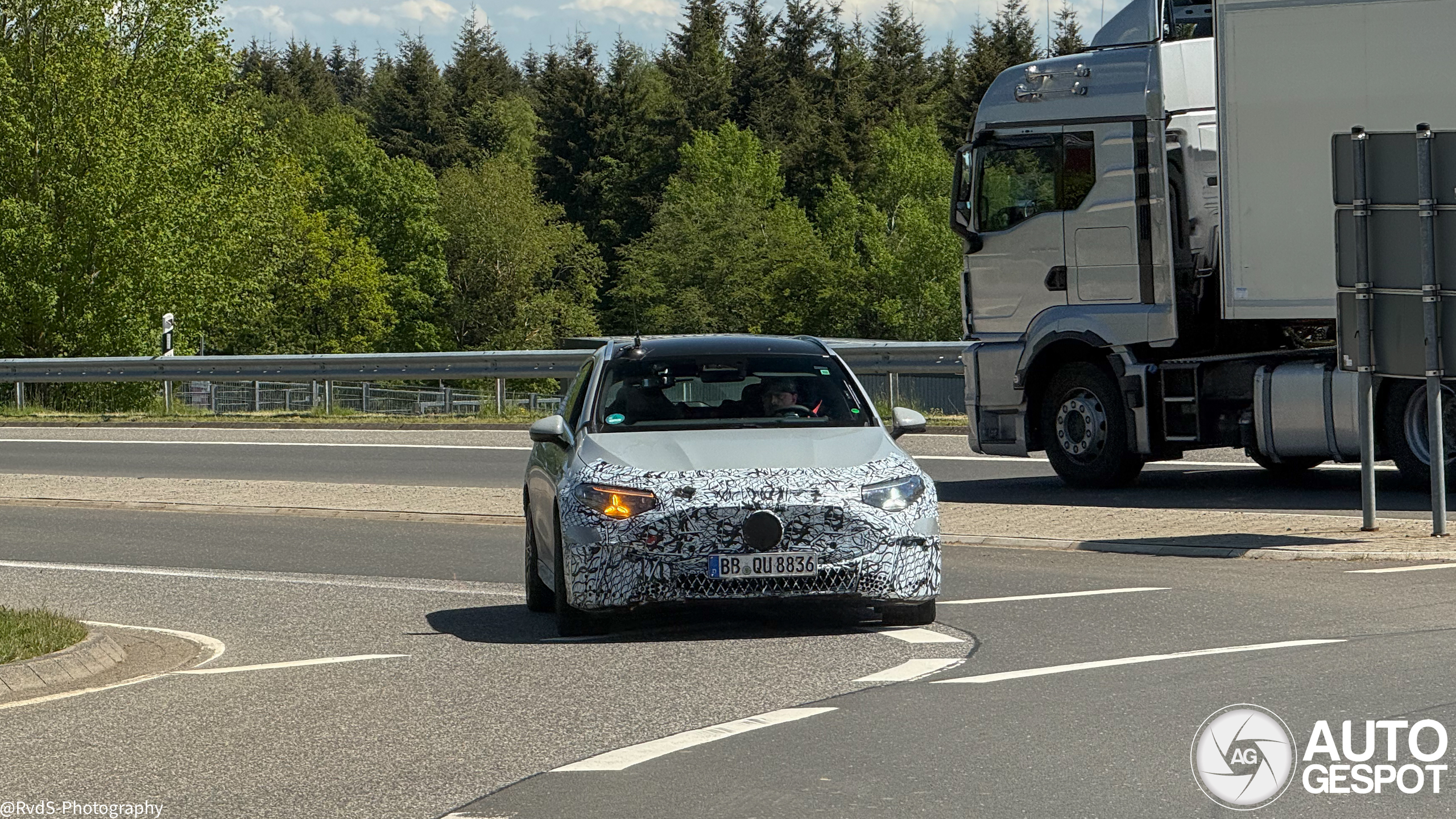 Mercedes-amg cla ev shooting brake x174