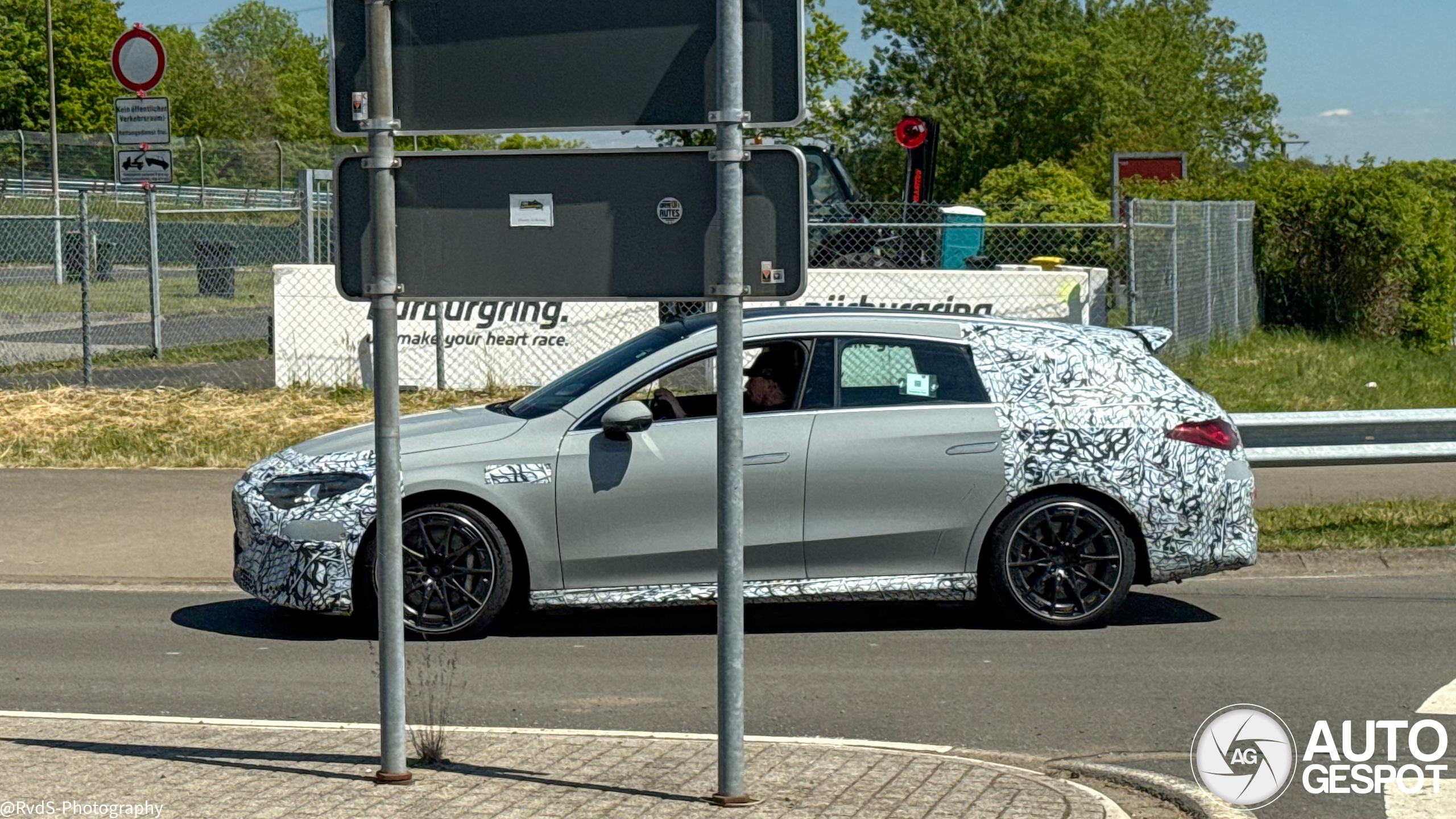 Mercedes-amg cla ev shooting brake x174