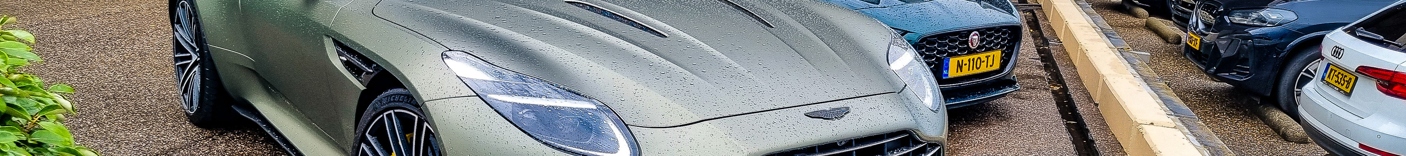 Aston Martin DB12