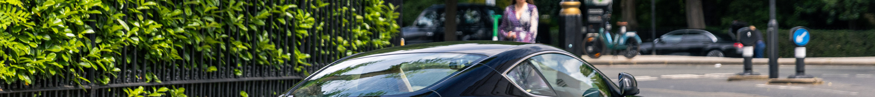 Aston Martin DB9 2010