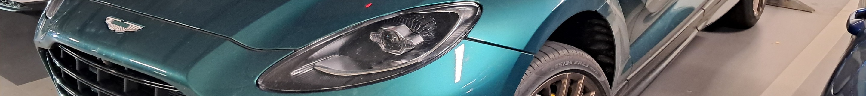 Aston Martin DBX S