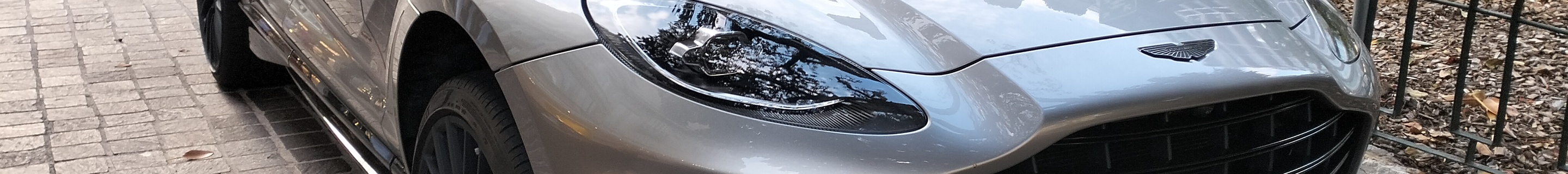 Aston Martin DBX707