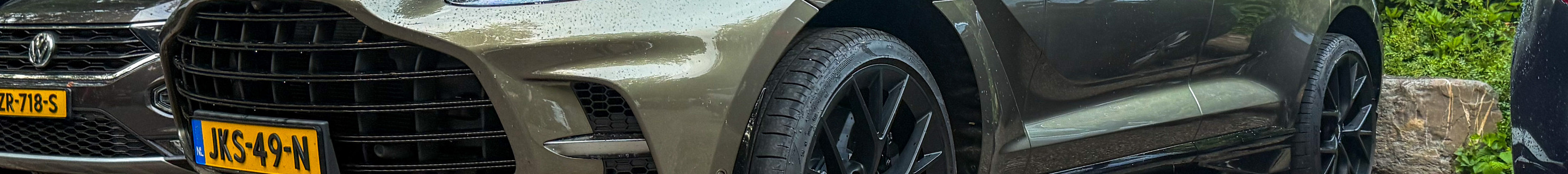 Aston Martin DBX707