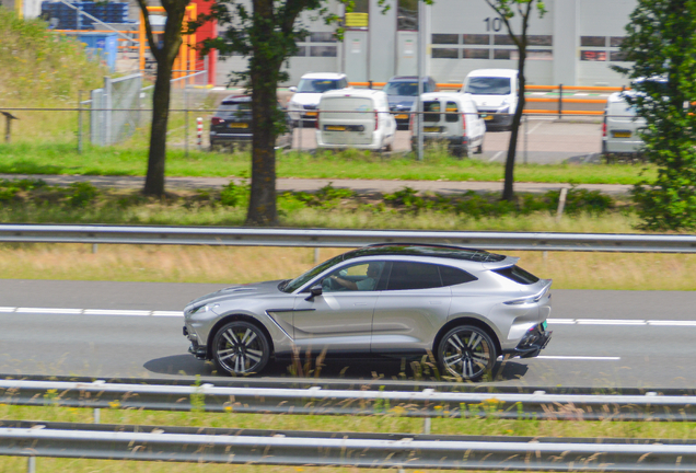 Aston Martin DBX707
