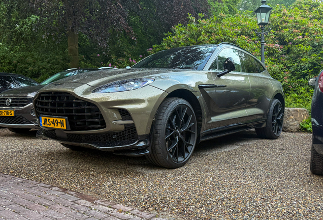 Aston Martin DBX707