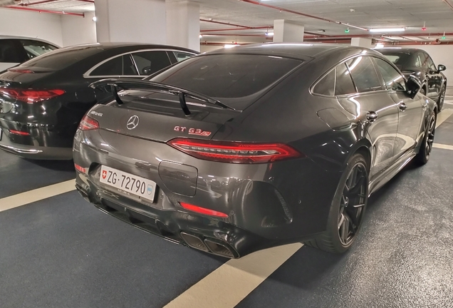 Aston Martin Vanquish 2025