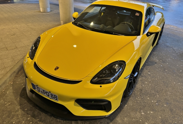 Porsche 718 Cayman GT4