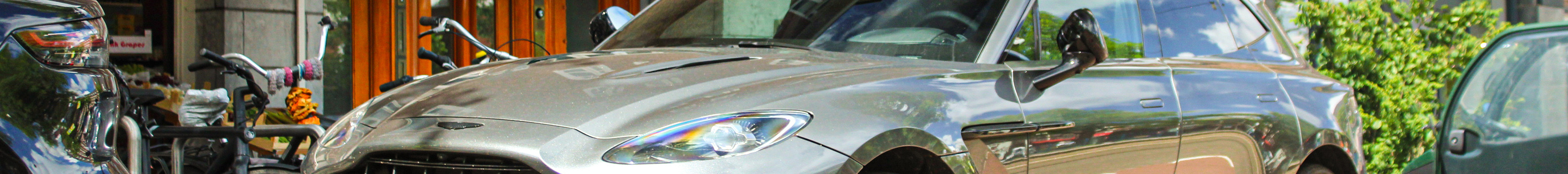 Aston Martin DBX707