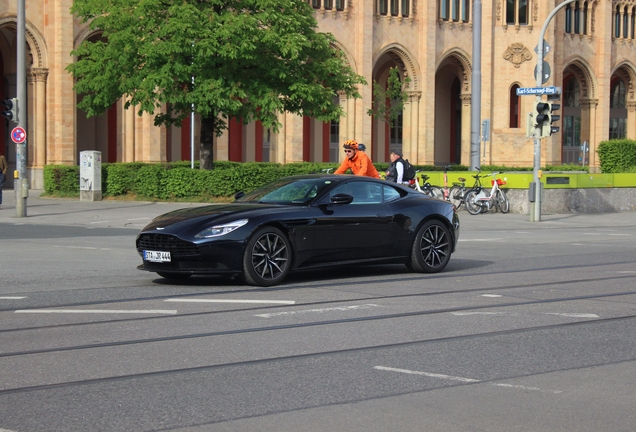 Aston Martin DB11 AMR