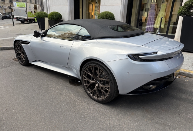 Aston Martin DB12 Volante