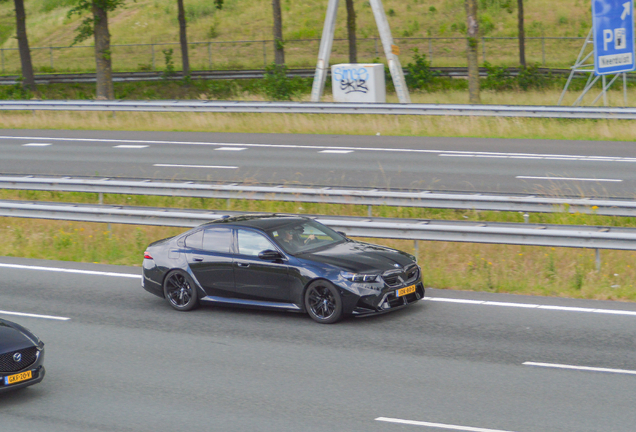 BMW M5 G90