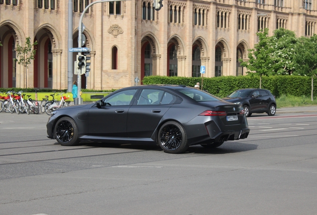 BMW M5 G90