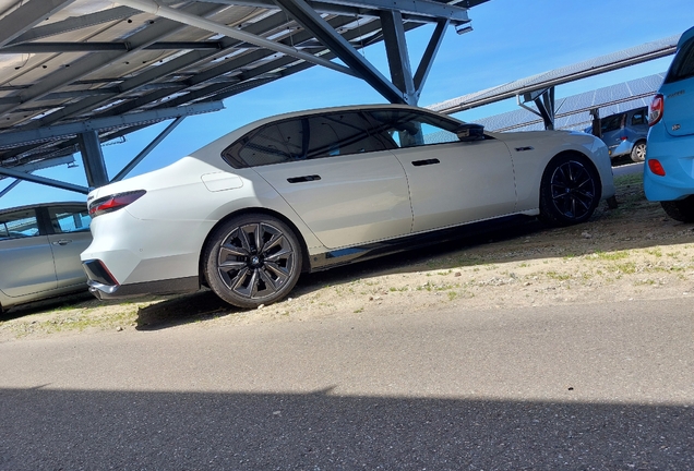 BMW M760e xDrive