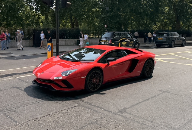 Lamborghini Aventador S LP740-4