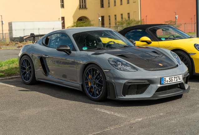 Porsche 718 Cayman GT4 RS Weissach Package