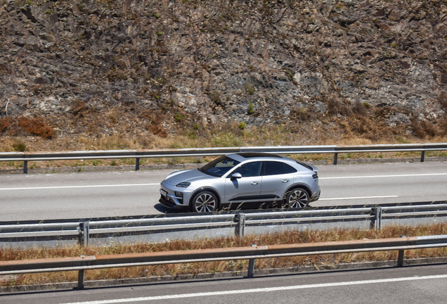 Porsche Macan EV Turbo