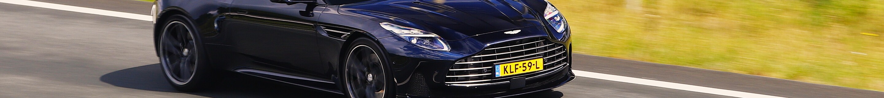 Aston Martin DB12 Volante