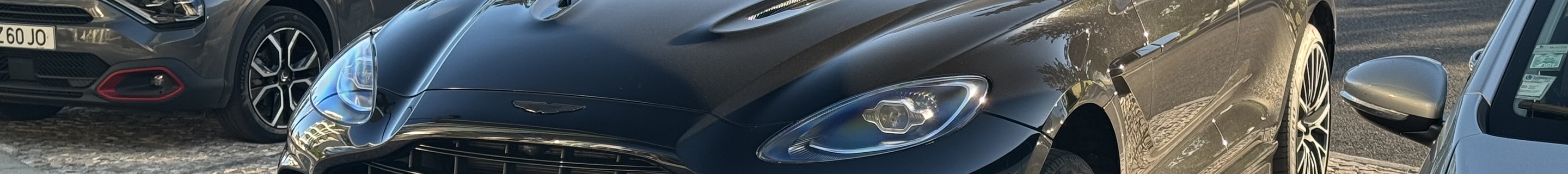 Aston Martin DBX707