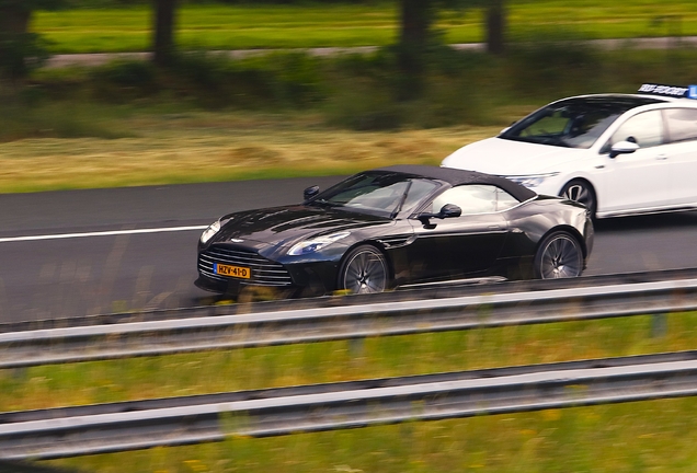 Aston Martin DB12 Volante