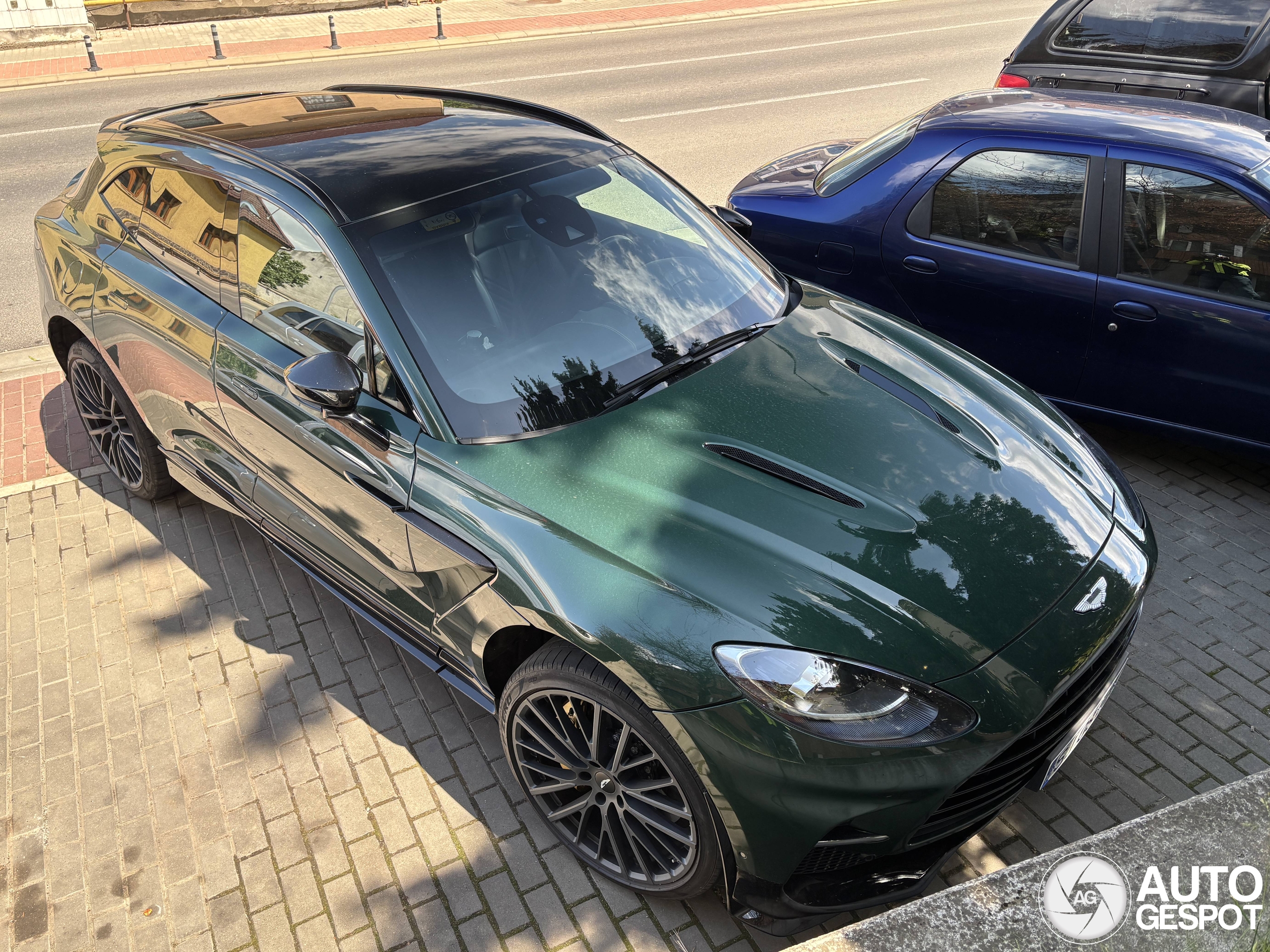 Aston Martin DBX707