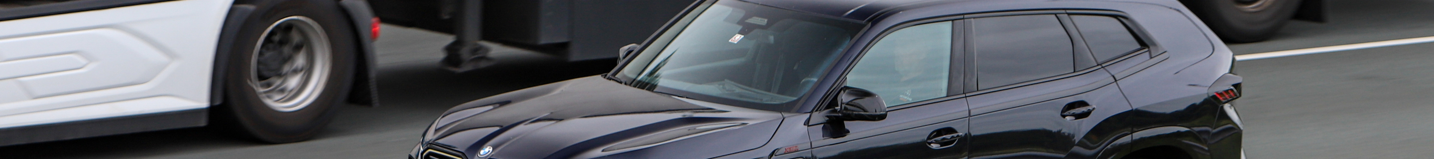 BMW XM G09 Label Red