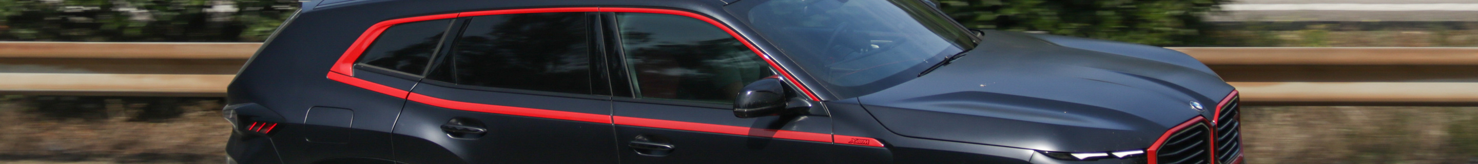 BMW XM G09 Label Red