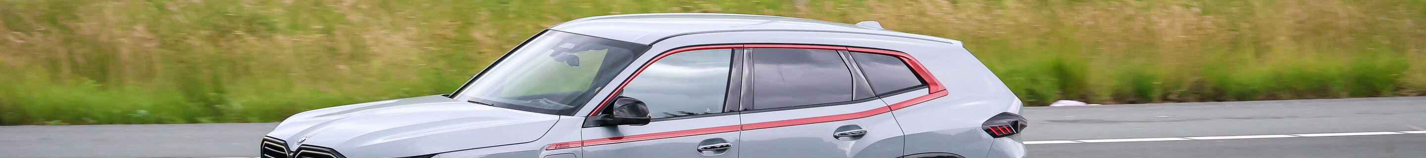 BMW XM G09 Label Red