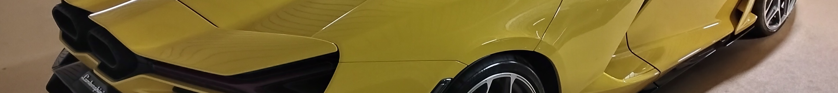 Lamborghini Revuelto