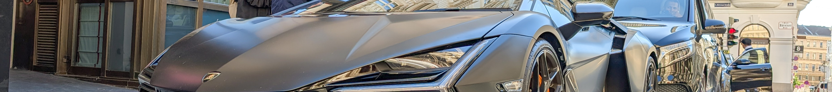 Lamborghini Revuelto