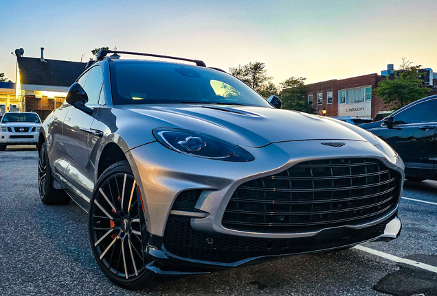 Aston Martin DBX707