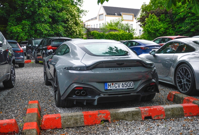 Aston Martin V8 Vantage 2018