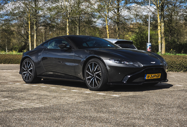 Aston Martin V8 Vantage 2018