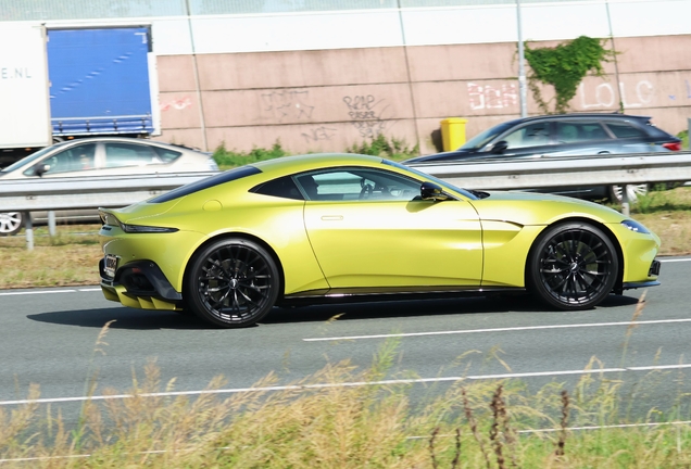 Aston Martin V8 Vantage 2018