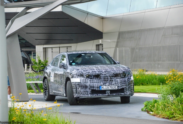 BMW iX4 NA7