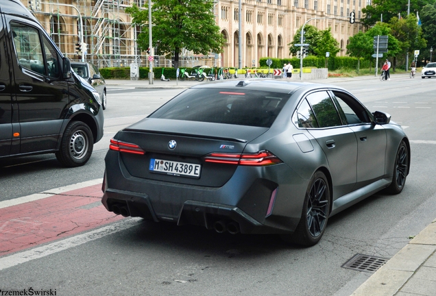BMW M5 G90