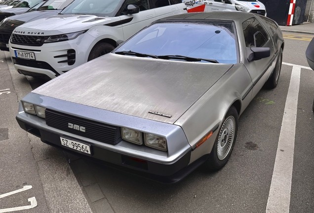 DeLorean DMC-12