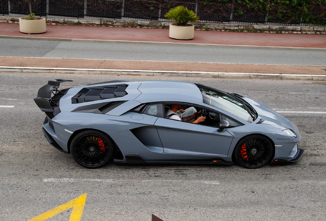 Lamborghini Aventador S LP740-4 Nero Design