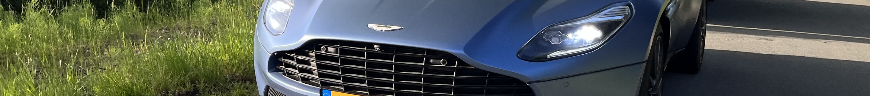 Aston Martin DB11