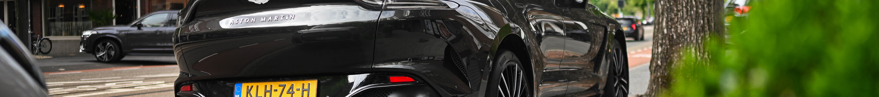 Aston Martin DBX707
