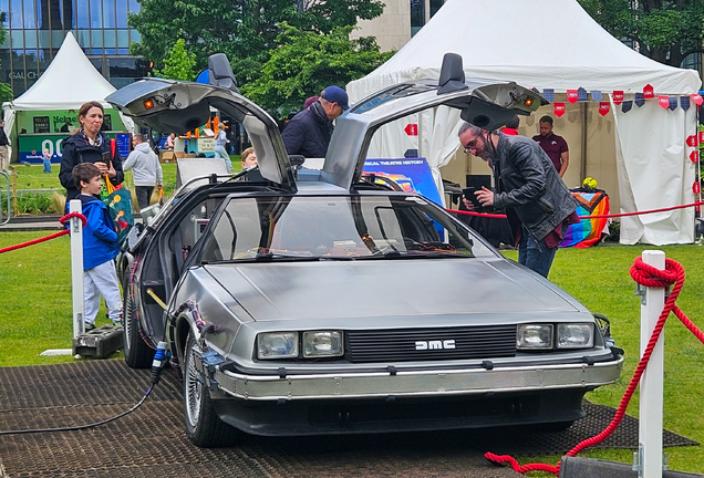 DeLorean DMC-12